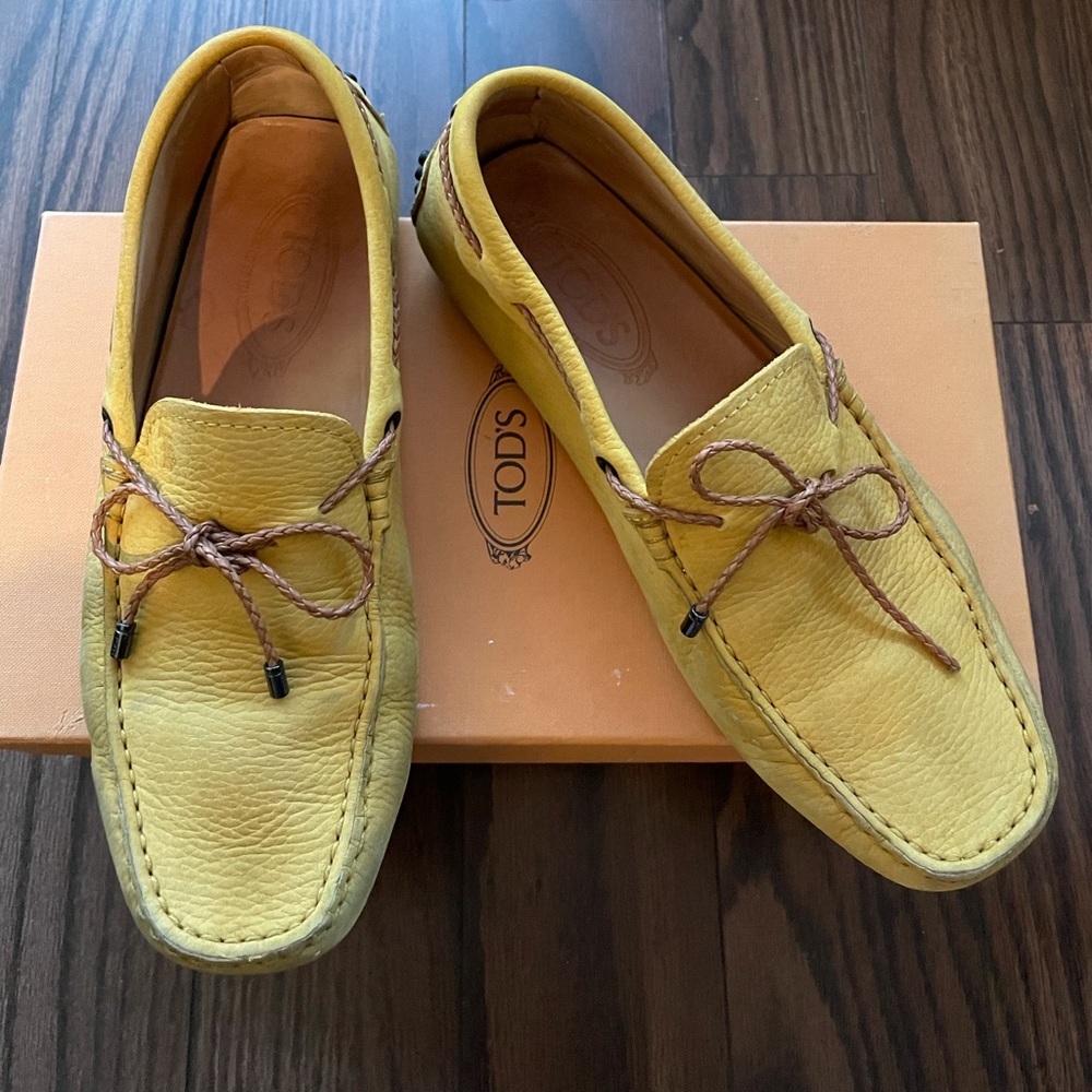 Tod’s men’s flats yellow in us 7 (Tods uk size 6)